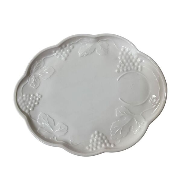 Indiana Colony Milk Glass Harvest Grapes Design Set of 4 Teacups and 2 Plates - Picture 7 of 12